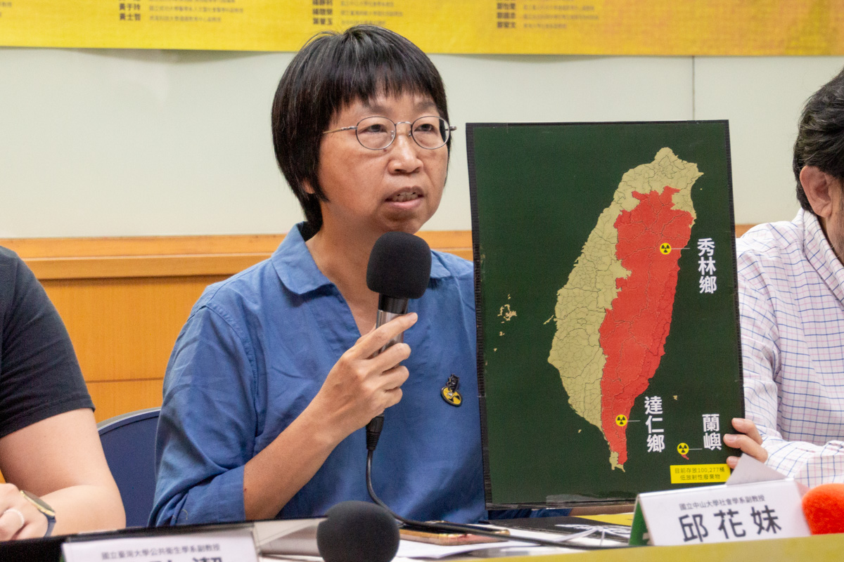 東華大學民族發展與社會工作學系助理教授Lenglengman Rovaniyaw (張希文)由邱花妹代念聲明，他以原住民族學者身份嚴正表達：反對核三廠重啟、反能源殖民、還族群正義！